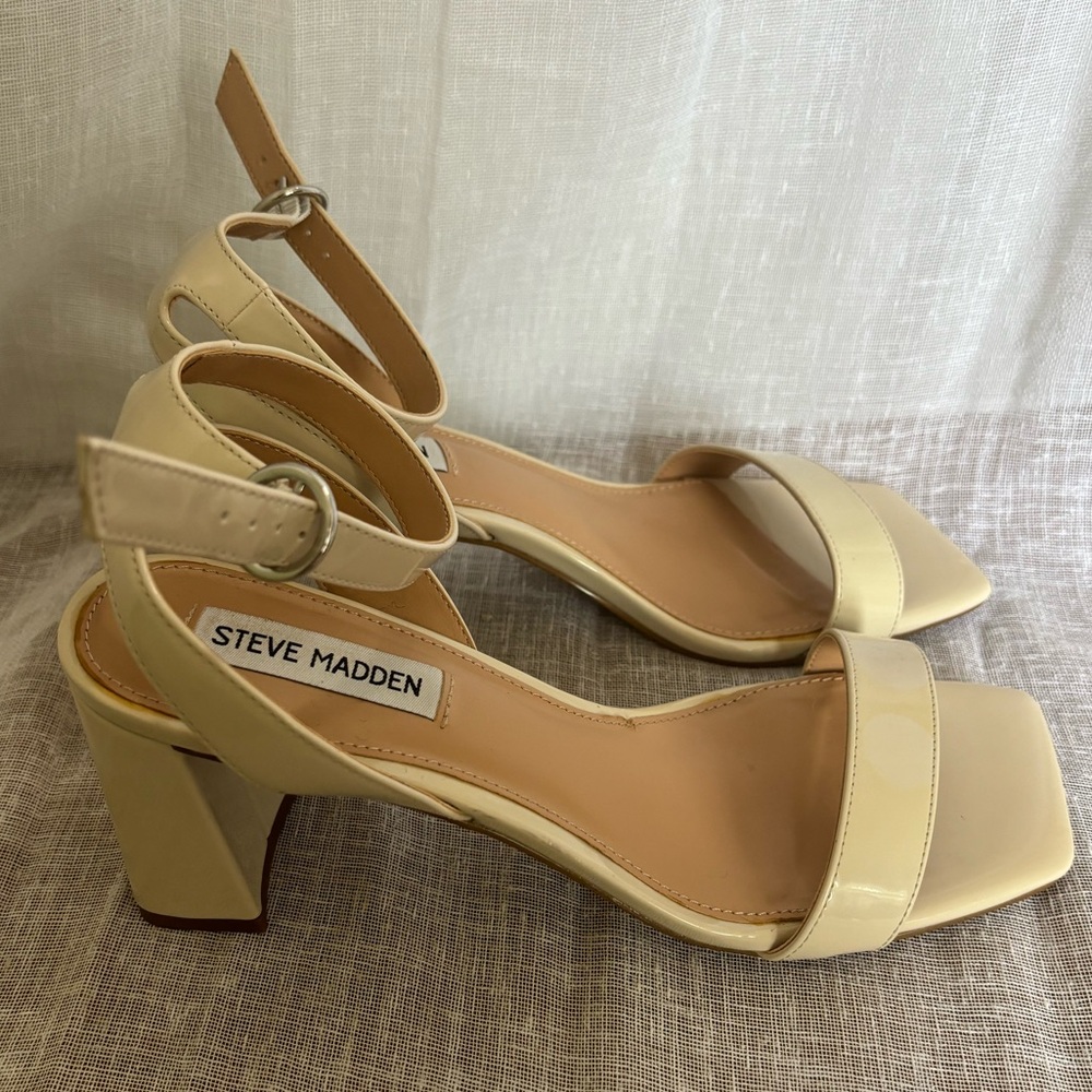 NWOB Steve Madden SZ 7.5 "GIFTED" Ivory Women's Cream Buckle Block Sandals Heels - Picture 3 of 9